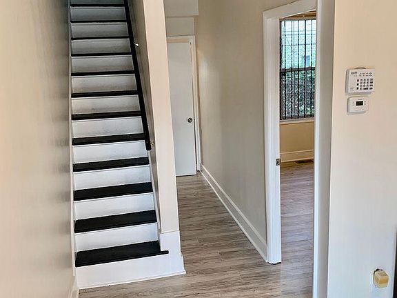 4th image of 2040 N Darien St #B