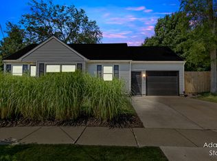 205 N Division St, Spring Lake, MI 49456