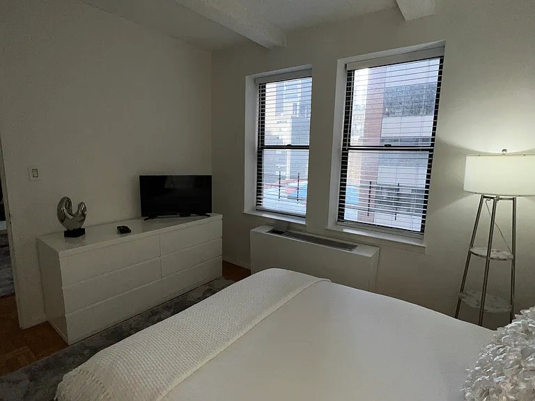 150 W 51st St #1126 — Photo 8