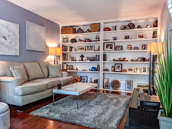 2nd image of 205 Springmeadow Dr Unit L