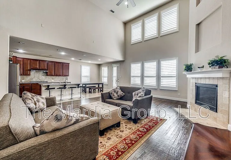7340 Beranger Dr — Photo 12