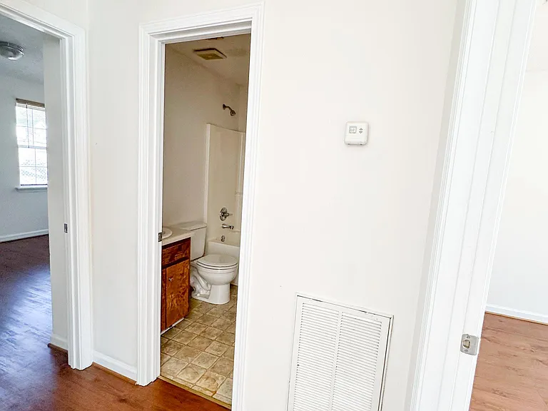 610 Church Ave SE #1 — Photo 4