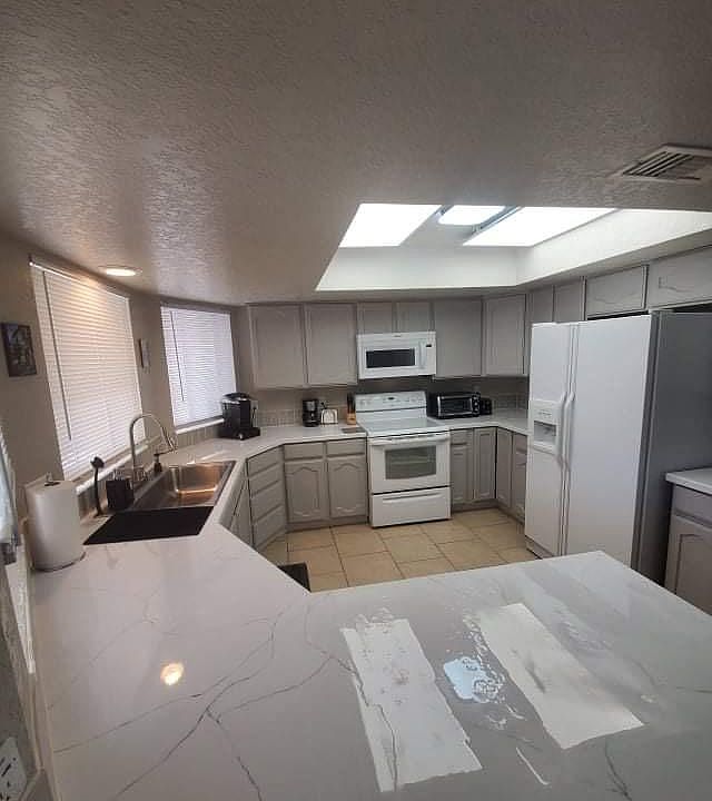 1st image of 1940 Pima Dr N