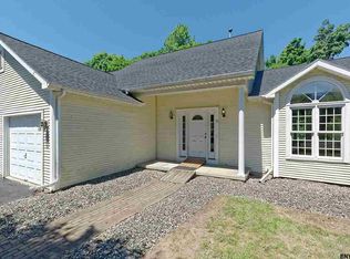 15 Turnberry Dr, Slingerlands, NY 12159