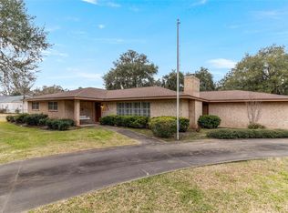 102 Paradise Valley Dr, West Columbia, TX 77486