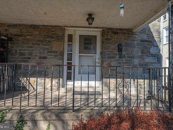 2nd image of 132 Hastings Ave