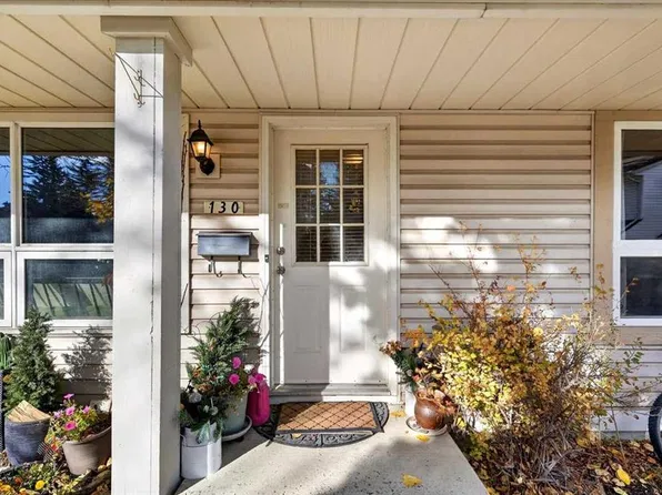 130 S Woodmont Ter SW, Calgary, AB T2W 4Z4