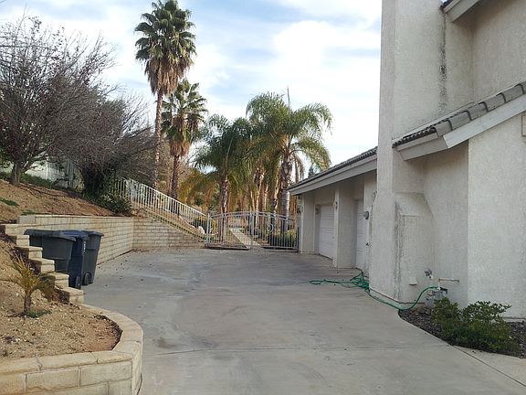 3rd image of 669 Bradbury Dr