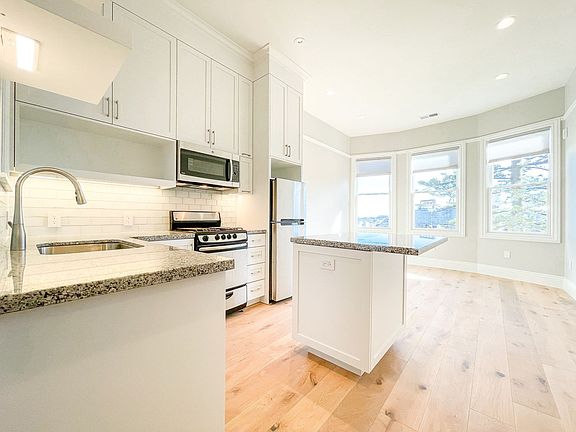 2nd image of 861-865 Fell St #863B