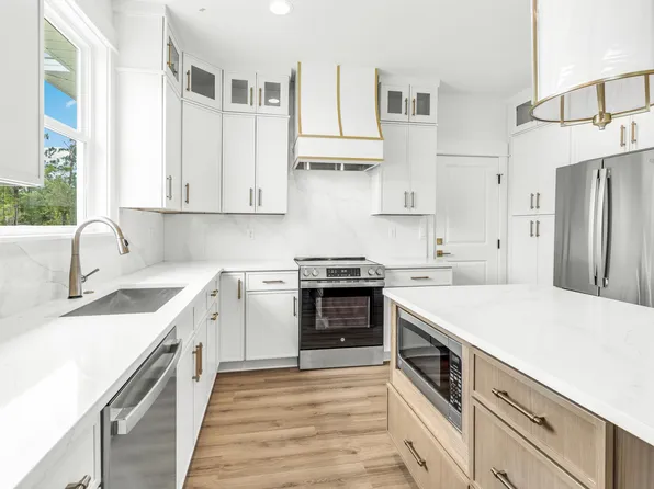 160 Clarke Hill Rd, Freeport, FL 32439