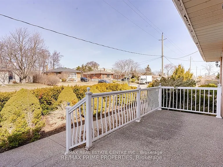 492 Pinegrove Rd — Photo 3