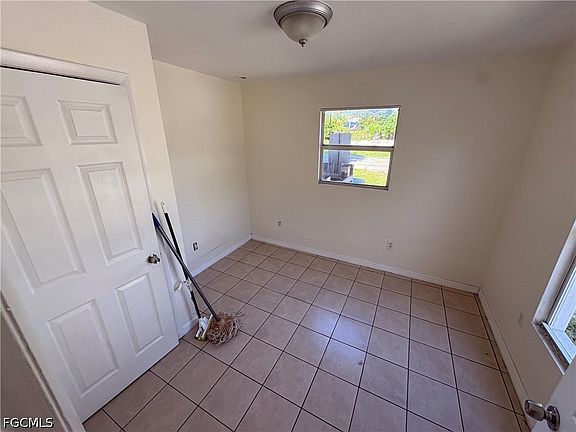 5th image of 2247 Henderson Ave