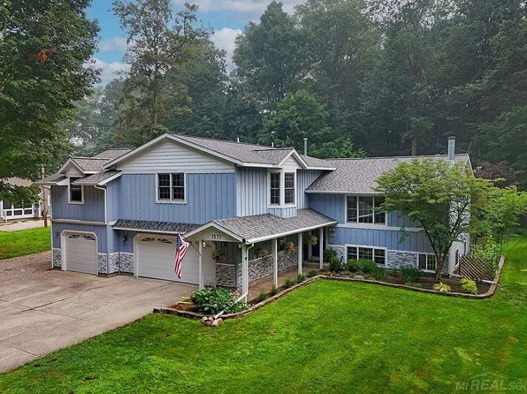 1571 Waukazoo Dr, Holland, MI 49424