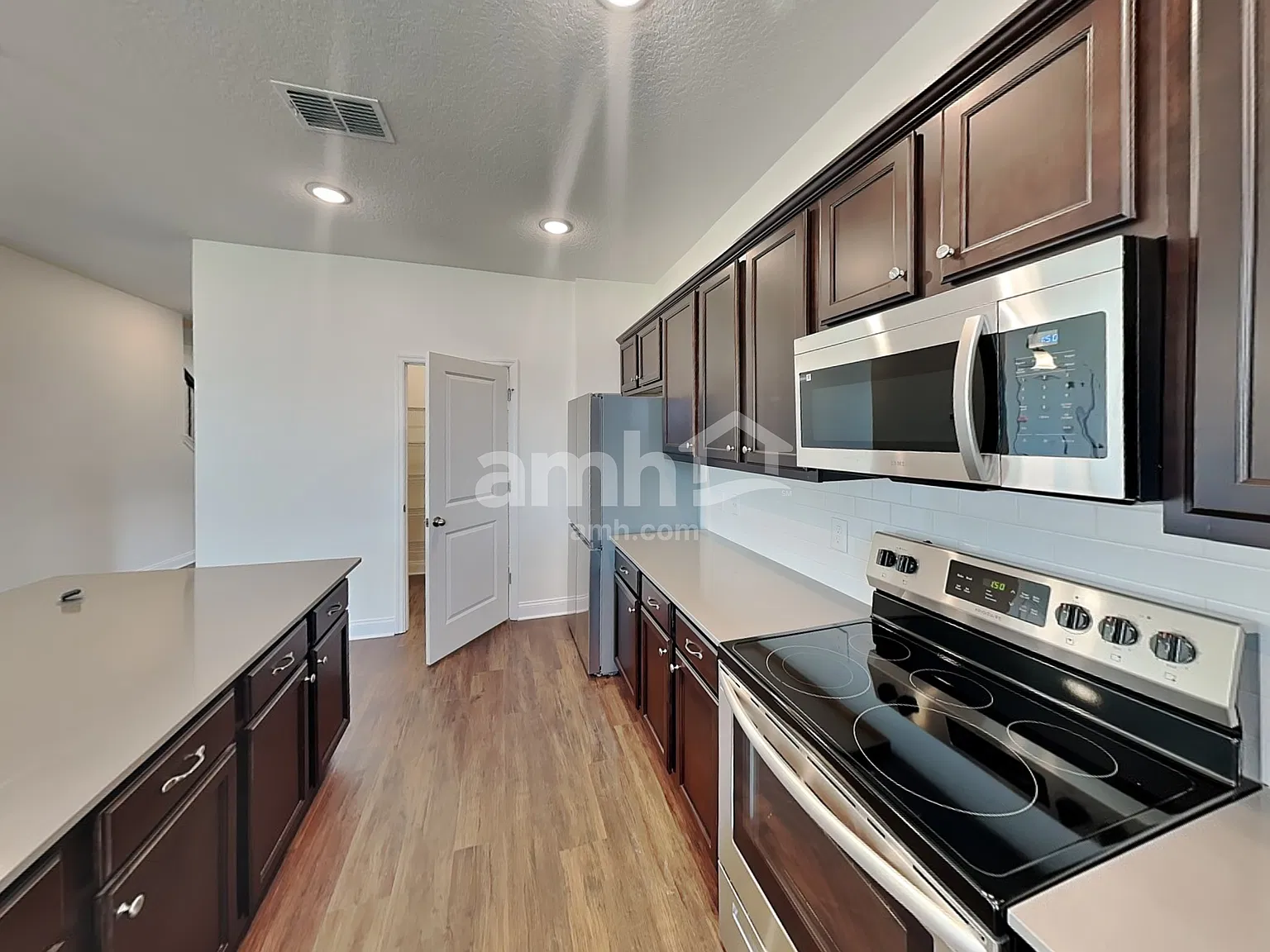 4 bed, 2.5 bath, 2449 sqft, $2,920 — Photo 3