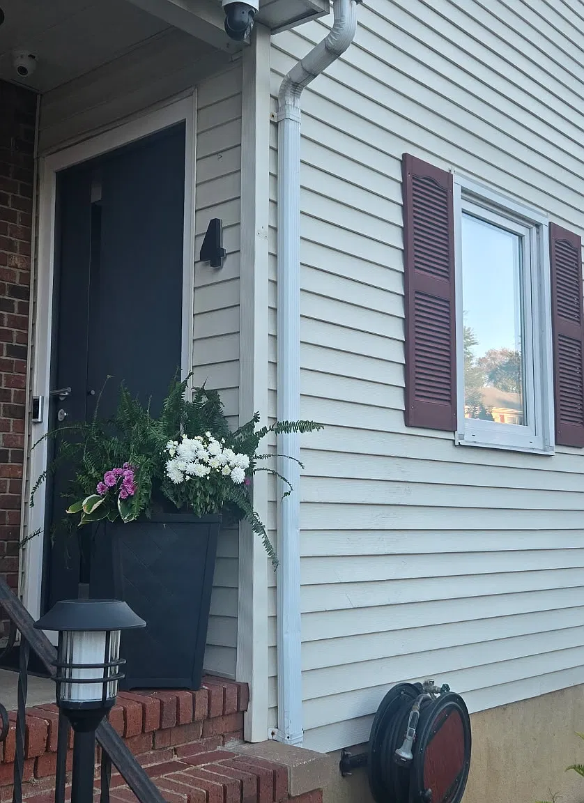 3 bed, 2.5 bath, 1720 sqft, $3,800 — Photo 2