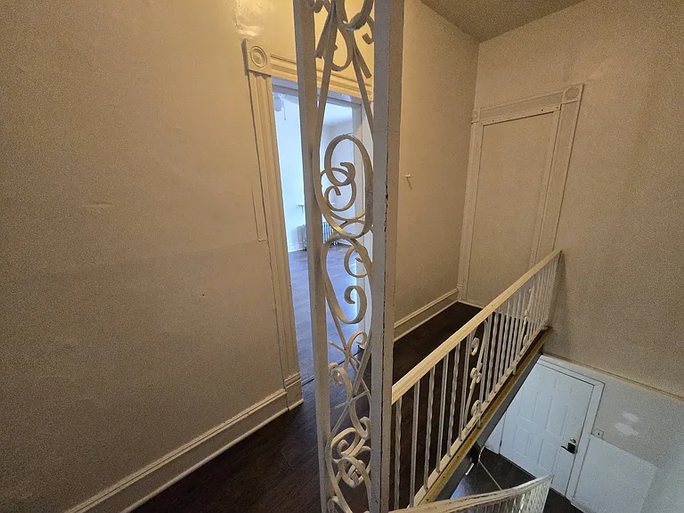407 N Webster Ave — Photo 38