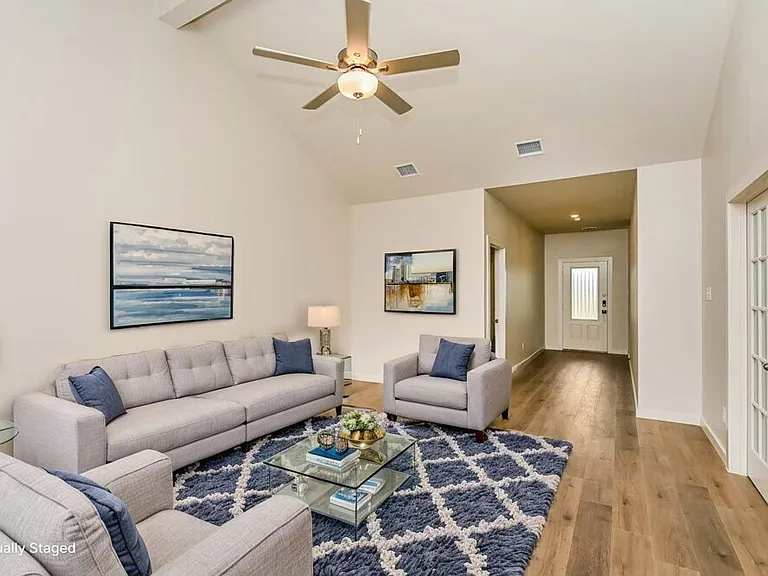 1513 Harvester Dr — Photo 4