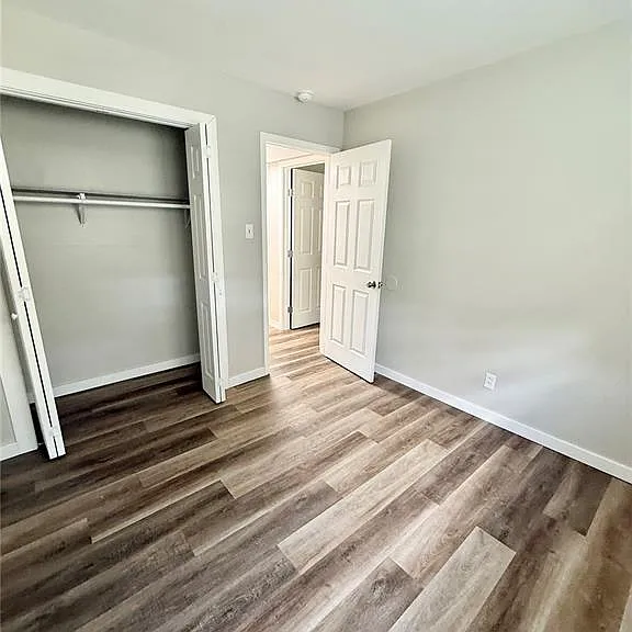 103 E 7th St #1 — Photo 13