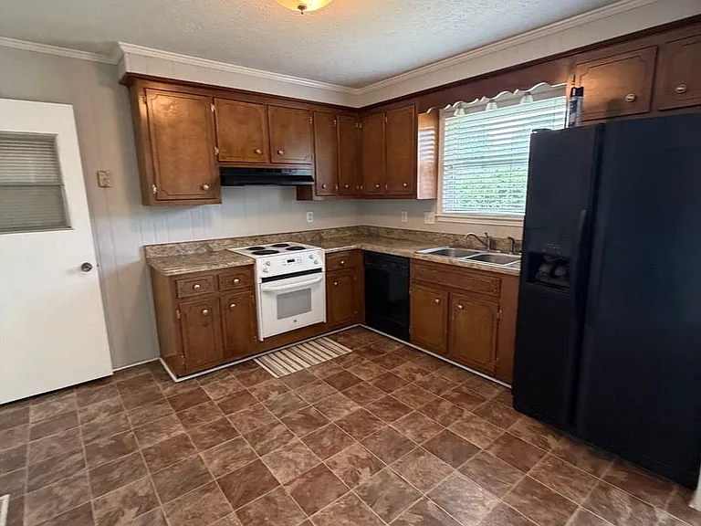 160 E Regent Dr — Photo 6