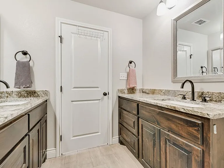 2601 Houston Ct — Photo 24