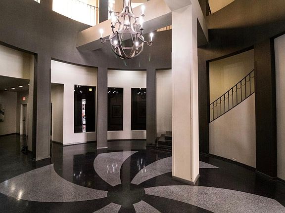 2nd image of 330 Julia St Penthouse 1