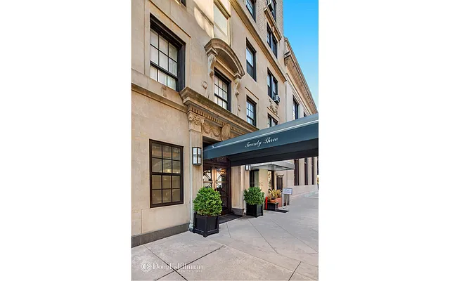 Sold by Douglas Elliman | media 15