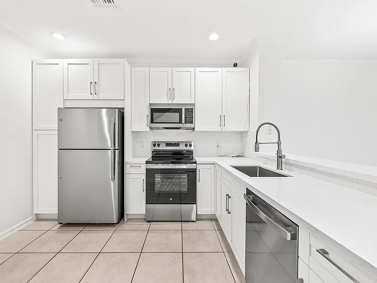 8024 Briantea Dr #8024 — Photo 4