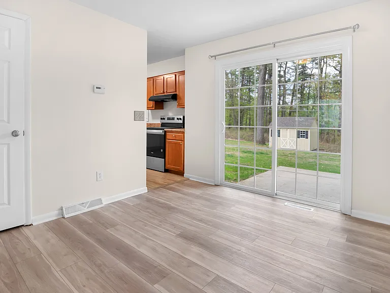 114 E Poplar Dr #B — Photo 10
