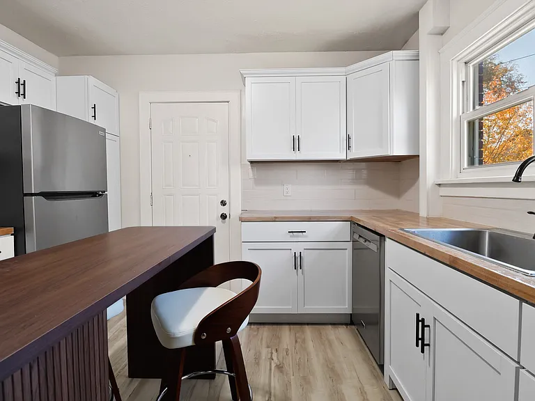 105 Main St #1 — Photo 17