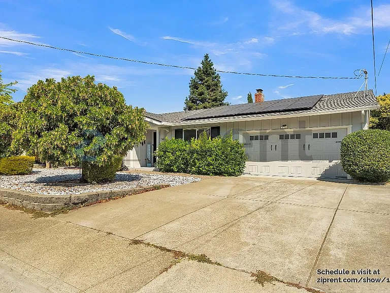 166 Madelia Pl — Photo 2