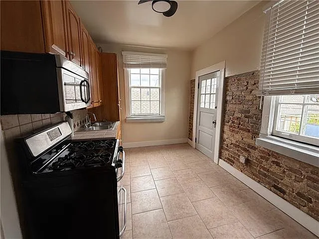 1908 Dauphine St #2B — Photo 15