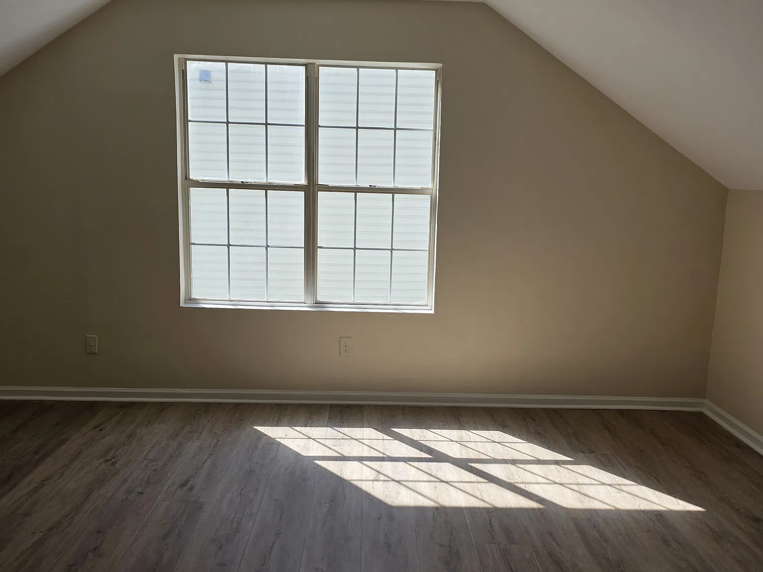 4 bed, 2.5 bath, 2900 sqft, $2,200 — Photo 1