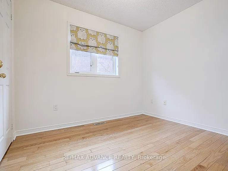 137 Laramie Cres — Photo 25