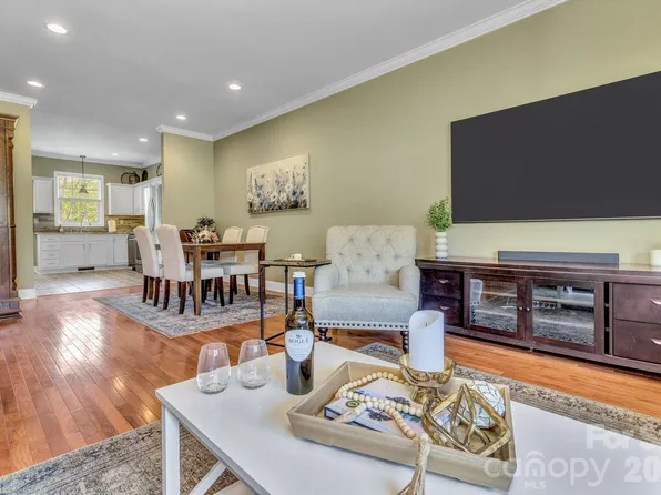 25 Union Chapel Rd, Weaverville, NC 28787