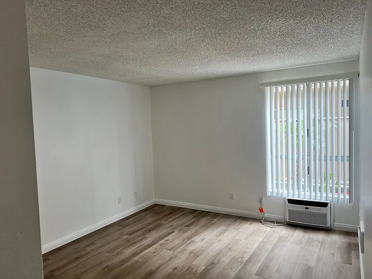 Beachwood Village Apartments — Photo 36