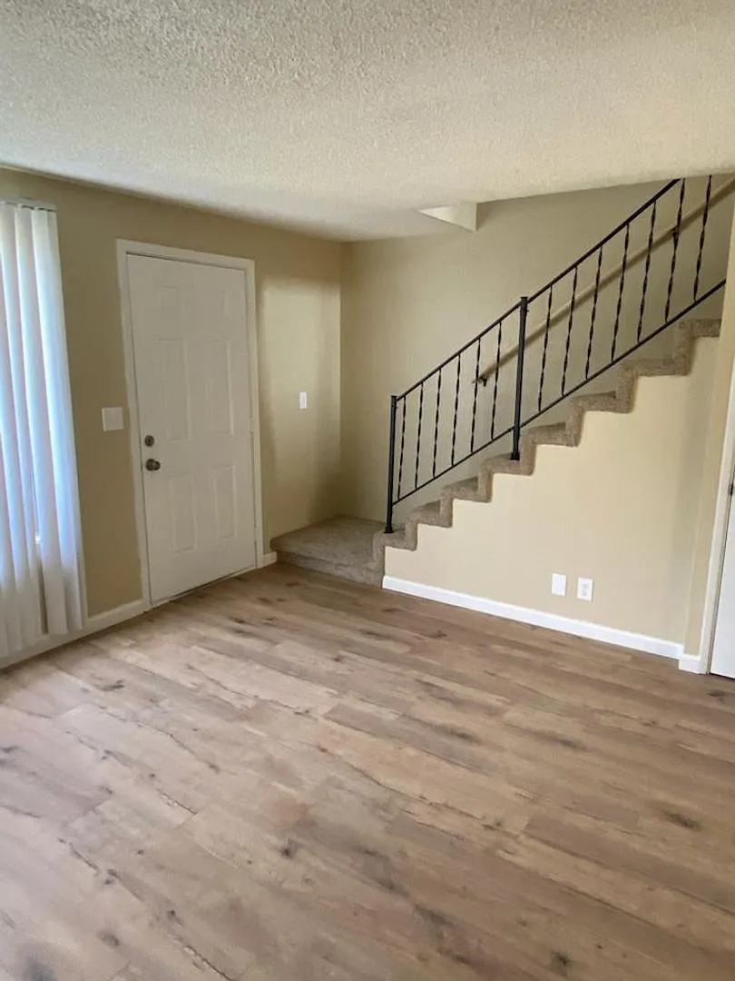 Villa Chateau Apartments — Photo 2