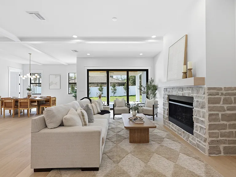 920 W Alfred St — Photo 17