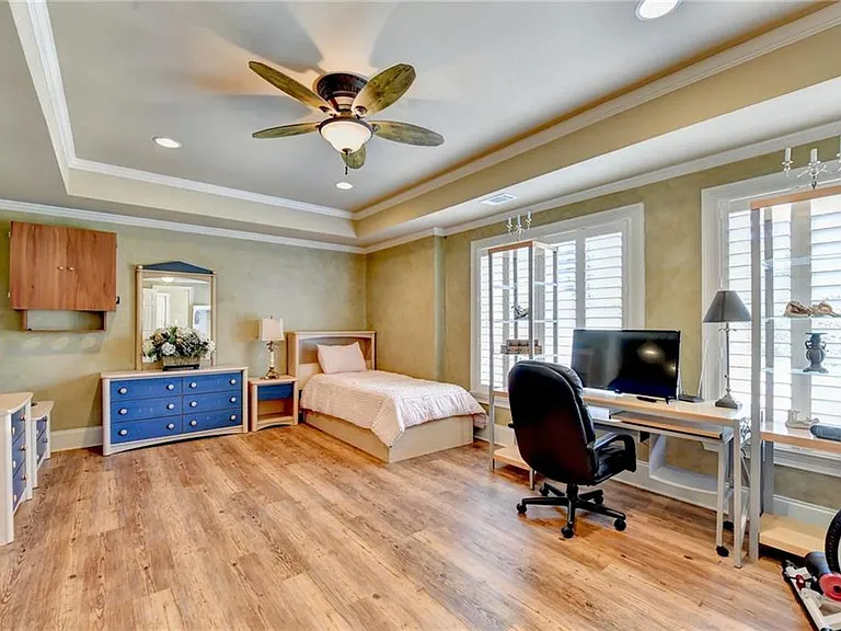 8910 Pinehurst Cv — Photo 84