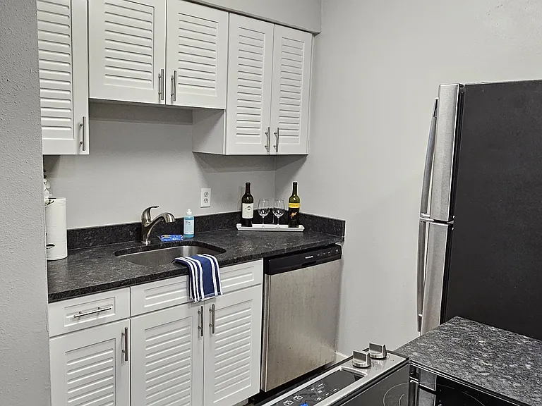 WestShore Apartments — Photo 6