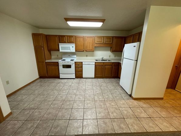 Halfway Creek Apartments | 930-940 Linden Dr, Holmen, WI