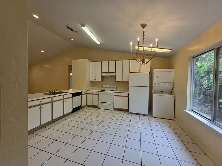 925 Dent St — Photo 12