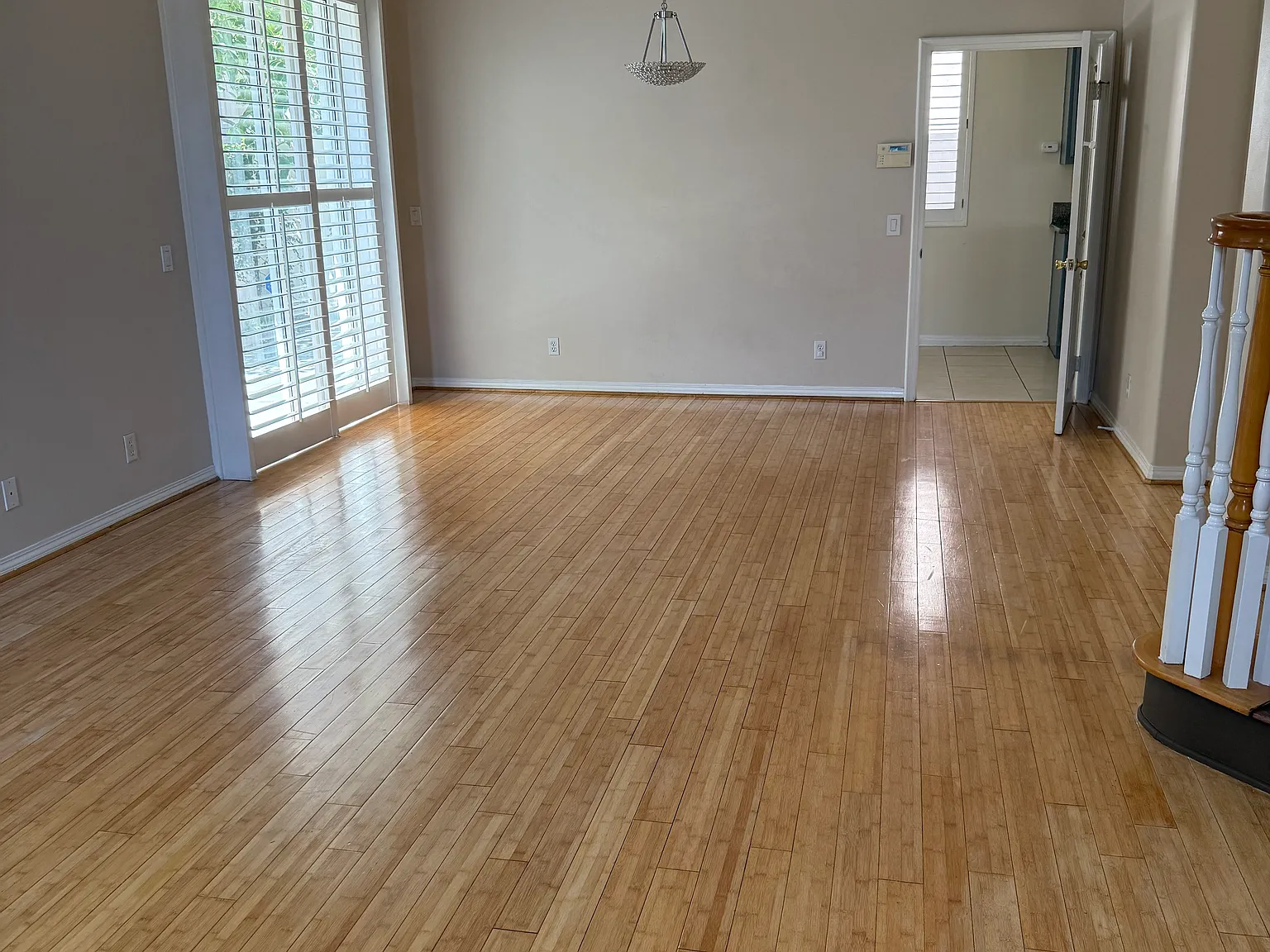 4 bed, 2398 sqft, $5,880 — Photo 3