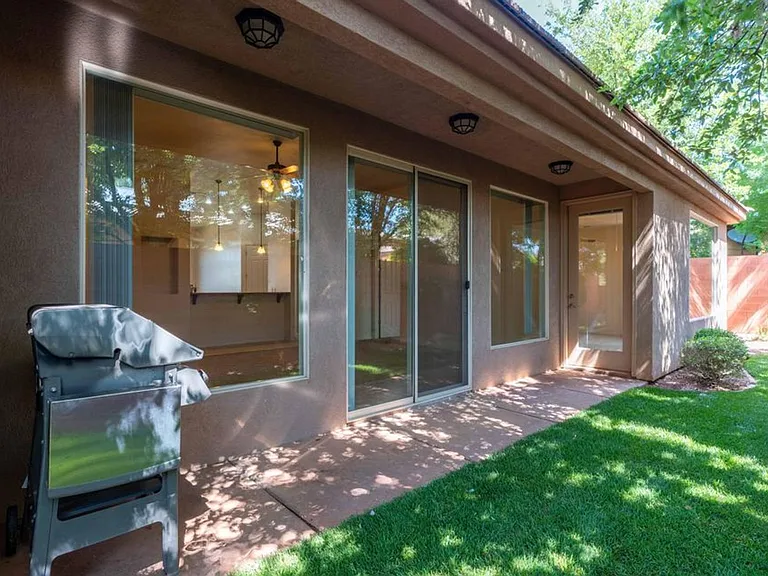 253 S 260 W — Photo 26