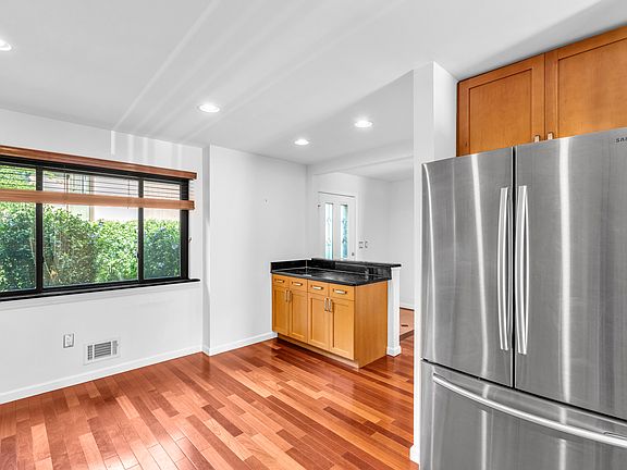 4th image of 38 Park St APT 4D