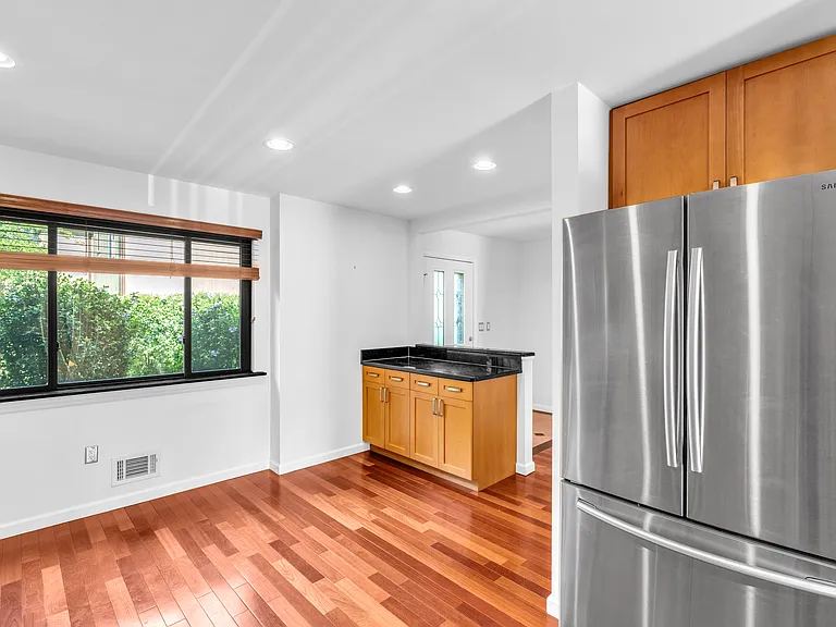 38 Park St #4D — Photo 3