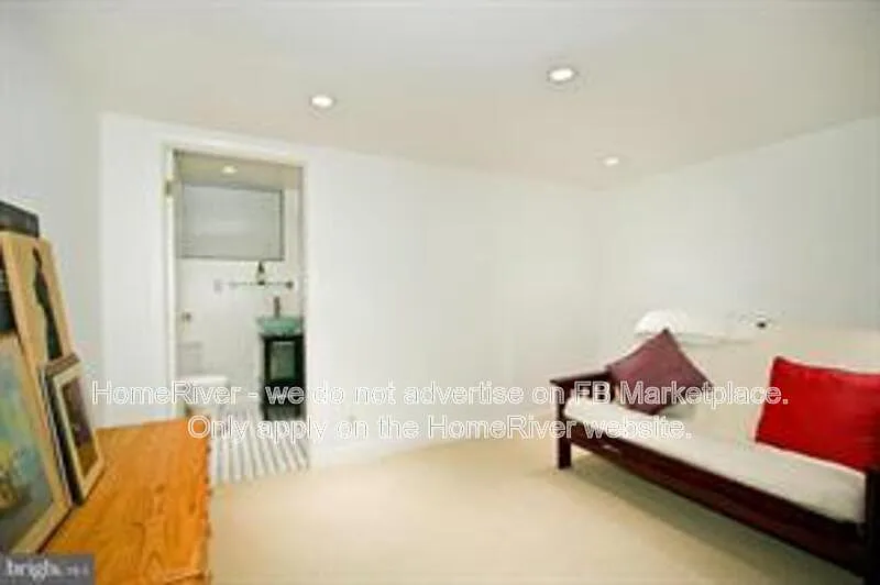 3 bed, 2.0 bath, 1803 sqft, $4,425 — Photo 2