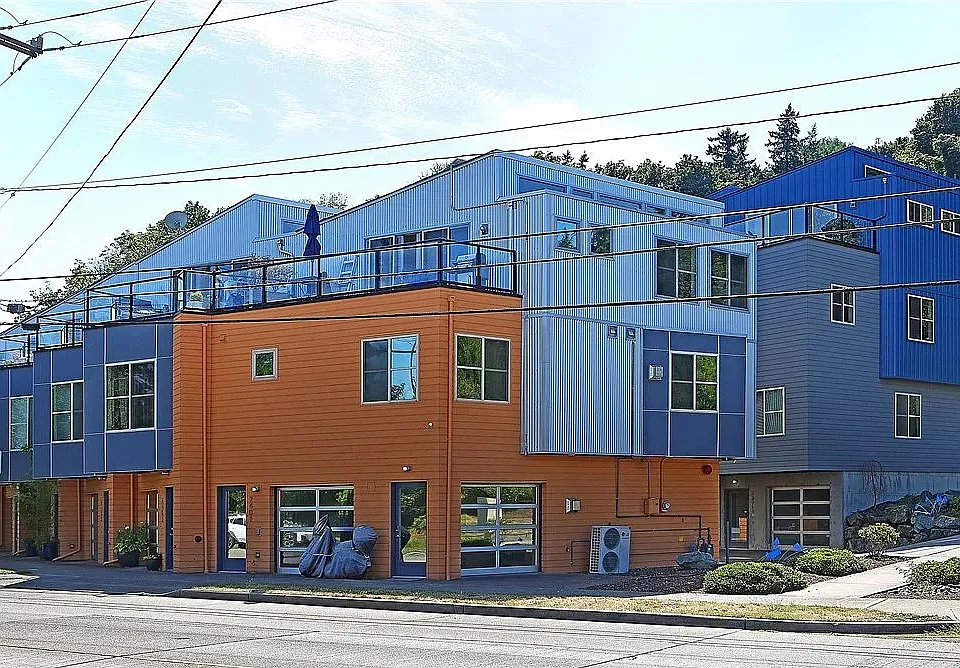 2377 Harbor Ave SW