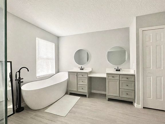5th image of 4410 Pine Gold Avenue