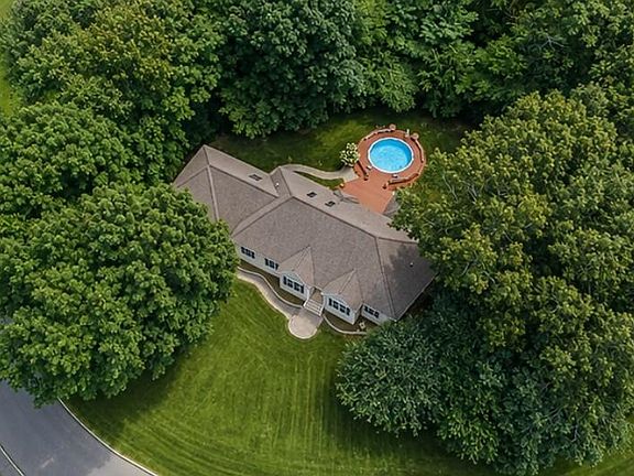 2nd image of 5 Cardinal Circle