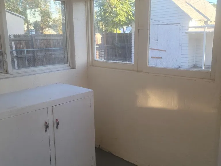 1106 W Summit Ave — Photo 6